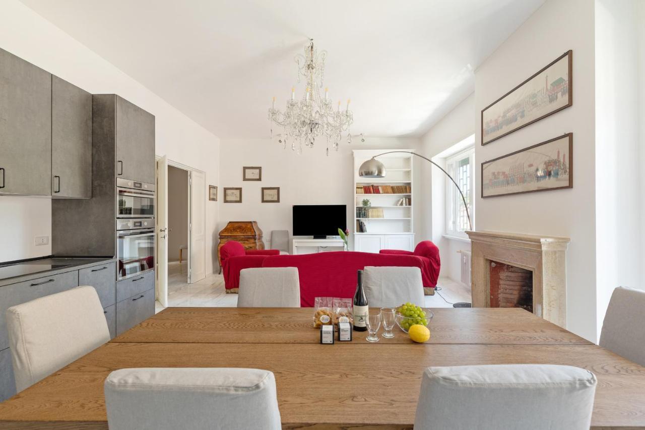 Bright And Spacious Family In Parioli Apartment Rom