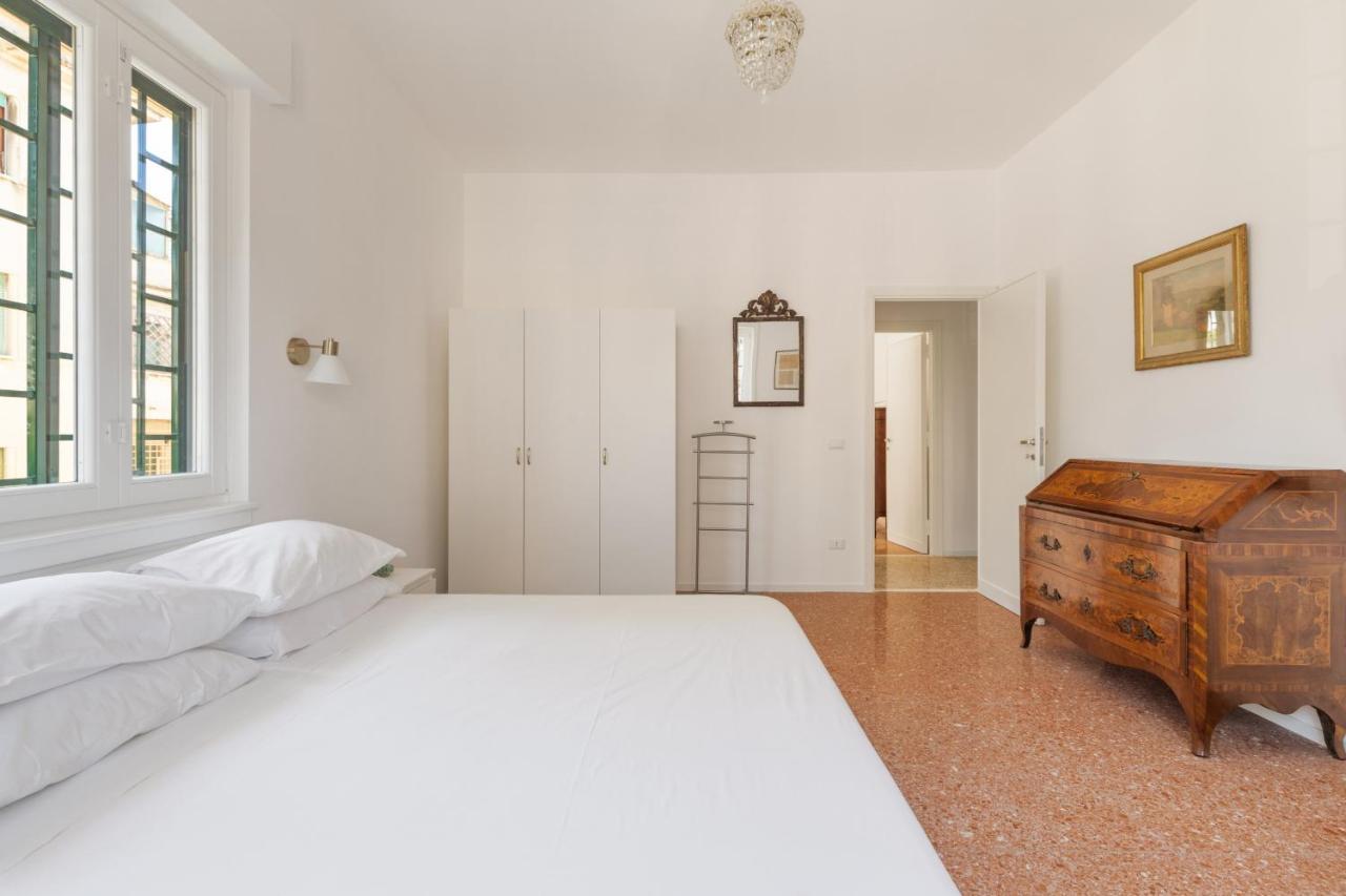 Bright And Spacious Family In Parioli Apartment
